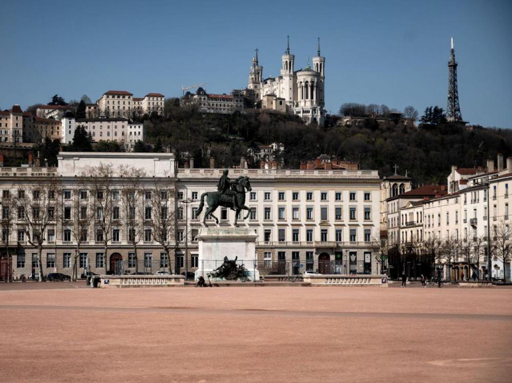 Chambre Spacieuse Au Calme Proche De Lyon Sathonay-Village Exteriör bild
